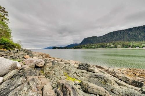 Juneau Vacation Home Stunning View and Beach Access