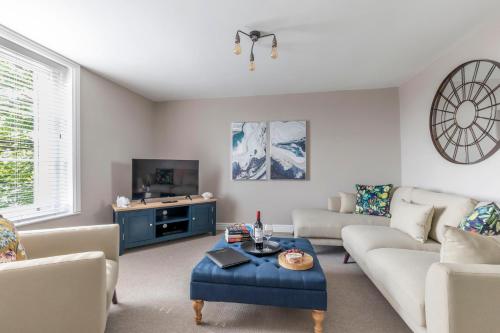 Vaughan Lodge- Stunning 2 Bedroom Duplex Apartment - Malvern Wells