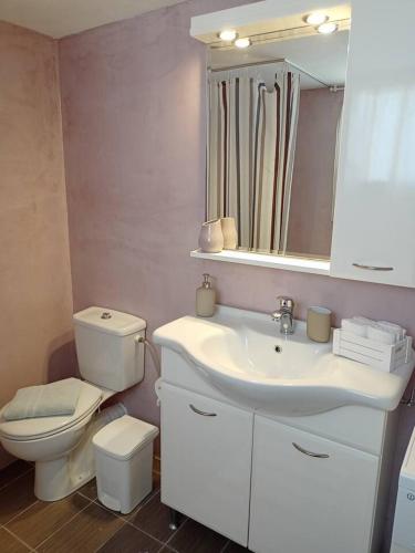 Fürdőszoba, Drymonas cottage in Keramoto