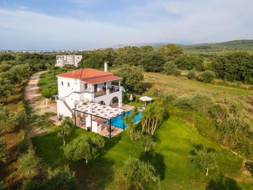 Villa Eirini Lake Kournas 3 bed and pool Chania