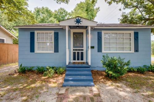 Cozy 3 Oaks Cottage in Gulfport Close to Beach!