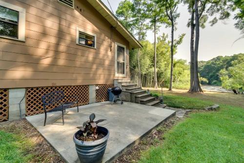 Mississippi Vacation Rental with River Frontage