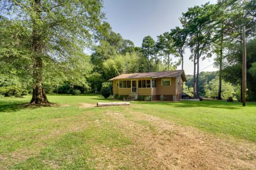 Mississippi Vacation Rental with River Frontage