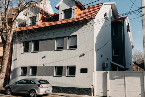 Exterior view, Palma Superior in Eszaki Varos