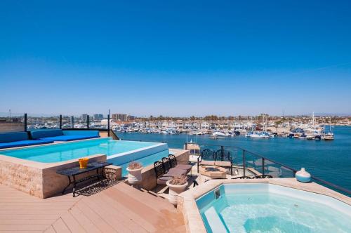 Premier Bay Front & Beach Front Home with Amazing Views in Newport Beach, USA