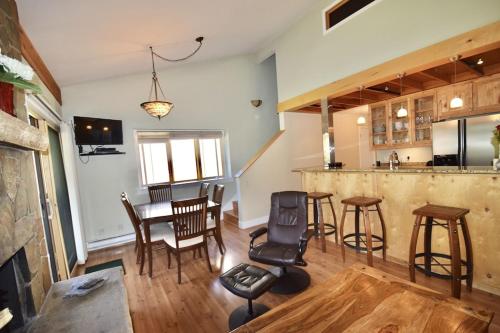 Gorgeous Jackson Hole Condo in Top location with Great Views and Private Deck with Barbeque! thumb 2