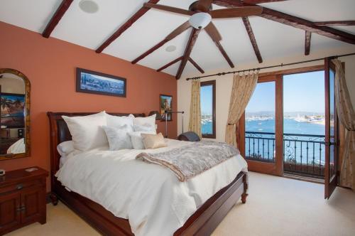 Premier Bay Front & Beach Front Home with Amazing Views in Newport Beach, USA
