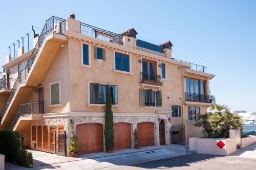 Premier Bay Front & Beach Front Home with Amazing Views in Newport Beach, USA