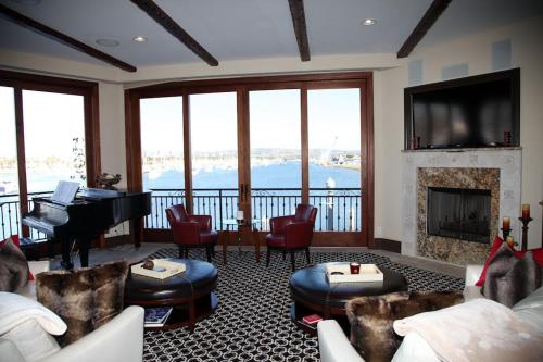 Premier Bay Front & Beach Front Home with Amazing Views in Newport Beach, USA