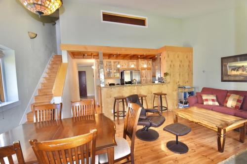 Gorgeous Jackson Hole Condo in Top location with Great Views and Private Deck with Barbeque! detail