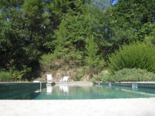 Petite maison en campagne avec piscine