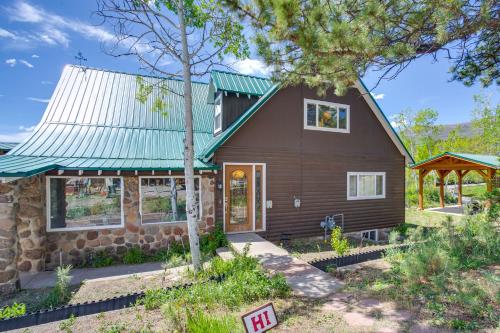 Sunny Cedaredge Home with Mtn Views - Hike and Fish! in 錫達愛知