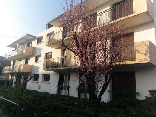 . Appartement avec balcon et parking privé