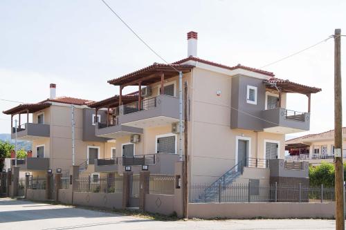 Electra Maisonette with Garden near Sea