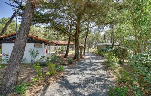 Beautiful Home In La Faute-sur-mer With Heated Swimming Pool