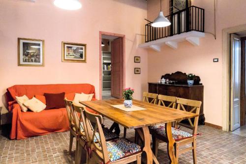  Al Palazzetto di Milo in Milo