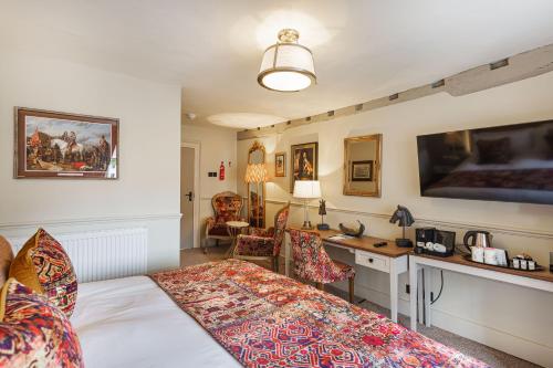 George Hotel Amesbury Stonehenge - image 6