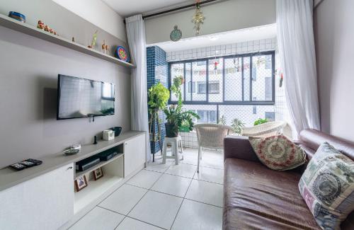 Apt 2 quartos com varanda próximo Praça Casa Forte o bairro mais agradável do Recife ARN901