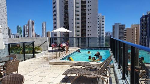 Apt 2 quartos com varanda próximo Praça Casa Forte o bairro mais agradável do Recife ARN901