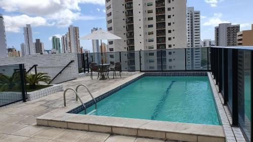 Apt 2 quartos com varanda próximo Praça Casa Forte o bairro mais agradável do Recife ARN901