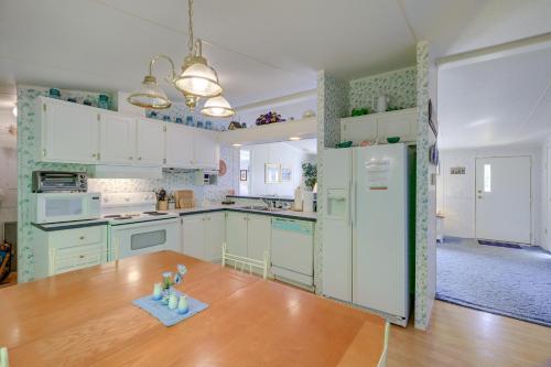 Serene Home: 2 Decks, 3 Mi to Blue Ridge Pkwy in Vūlvaina (VA)