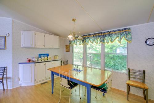 Serene Home: 2 Decks, 3 Mi to Blue Ridge Pkwy in Vūlvaina (VA)