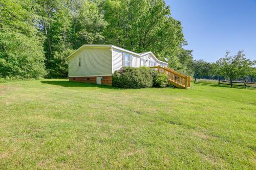 Serene Home 2 Decks, 3 Mi to Blue Ridge Pkwy