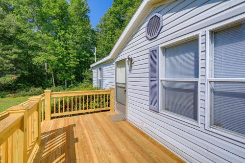 Serene Home 2 Decks, 3 Mi to Blue Ridge Pkwy