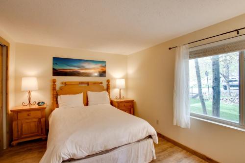 Crested Butte Condo with Pool Access Walk to Slopes - image 3