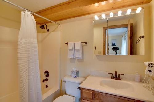 Crested Butte Condo with Pool Access Walk to Slopes - image 9