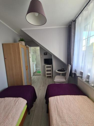 2 twin beds