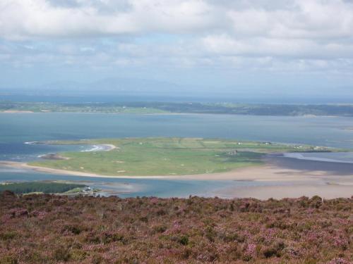 สภาพแวดล้อมโดยรอบ, Amber B&B in รอสส์คอมมัน