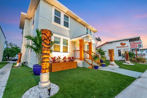 Twin Tiki units 1 and 2 - Downstairs in St Pete Beach, USA