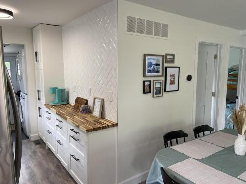 Konyha, All Season Cottage close to Long Beach in Camelot Beach (ON)