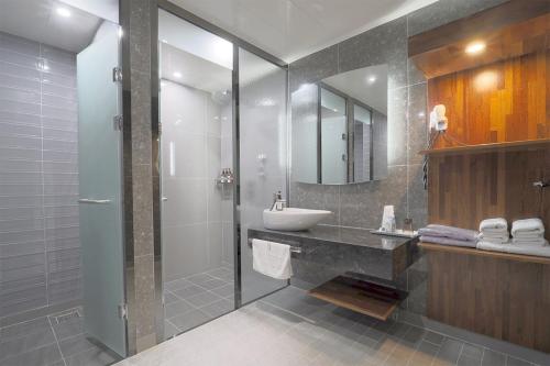 Suite, family, city view