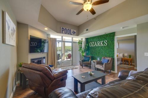 Updated Lakefront Condo and Patio and Pool Access