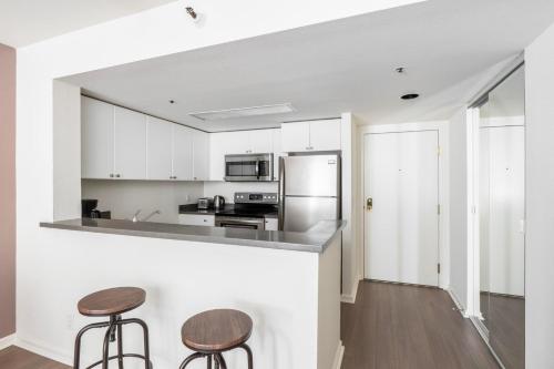 South Beach 1br w pool gym lounge nr dining SFO-1405 South Beach 1br w pool gym lounge nr dining SFO-1405