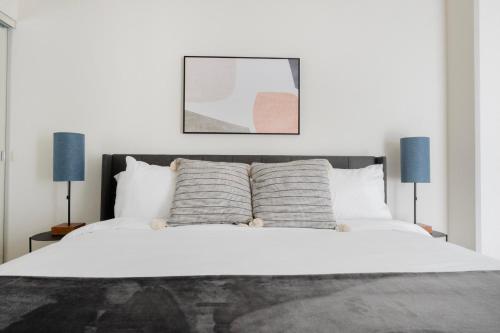 South Beach 1br w pool gym lounge nr dining SFO-1405 South Beach 1br w pool gym lounge nr dining SFO-1405