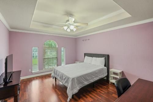 Heated Pool & Jacuzzi & BBQ & 20 min Beach DT & Pool Table & South Side CC