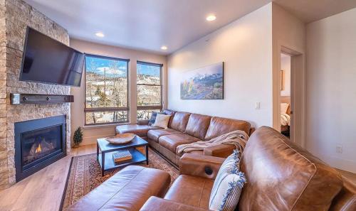 Blue River Flats in Silverthorne, amazing location and panoramic mountain views