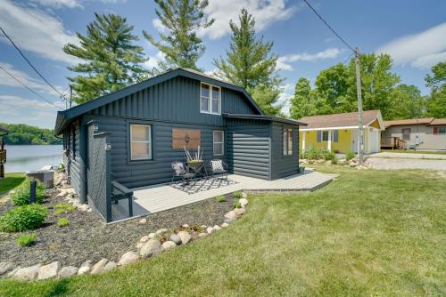 Diamond Lake Waterfront Cabin with Deck and Dock!