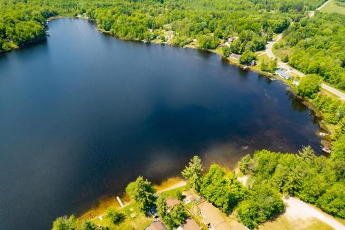 Diamond Lake Waterfront Cabin with Deck and Dock!