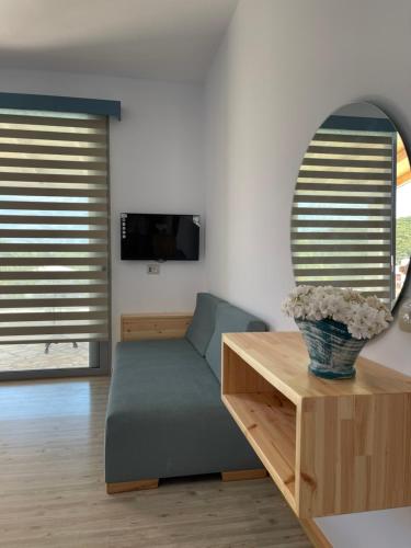 One-Bedroom Apartment image 4