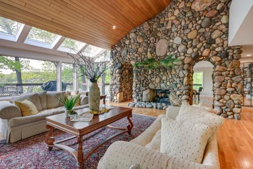 Immaculate Howell Villa on Pardee Lake with Grill! in Howell, USA