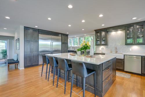 Immaculate Howell Villa on Pardee Lake with Grill! in Howell, USA