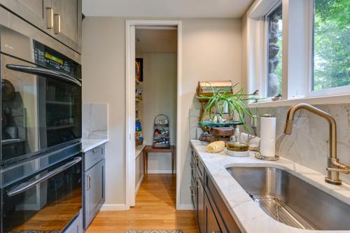 Immaculate Howell Villa on Pardee Lake with Grill! in Howell, USA