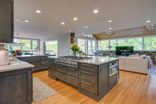 Immaculate Howell Villa on Pardee Lake with Grill! in Howell, USA