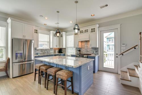 Galveston Beach House with 2 Decks - Walk to Ocean! in Galveston, USA