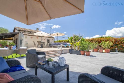 ClickSardegna Villa Lavinia con piscina e accesso alla laguna Calich