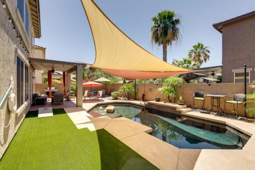 Modern Gem w/ Fire Pit: 3 Mi to Goodyear Ballpark!, Goodyear